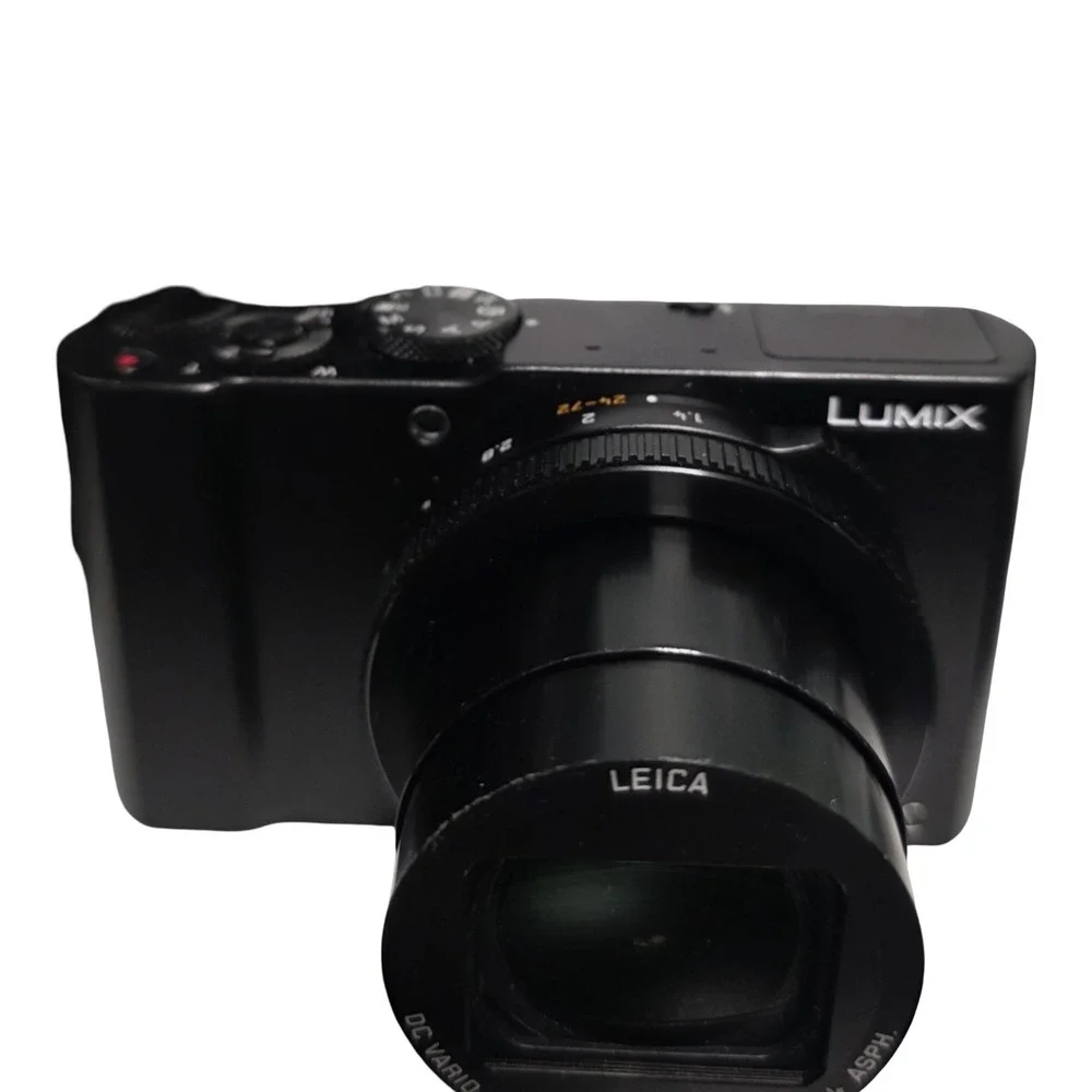 Panasonic LUMIX LX10 20.1MP Digital Camera MINT in BOX